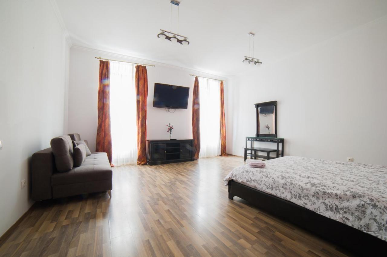Central Studio Bnb Braşov Exteriör bild